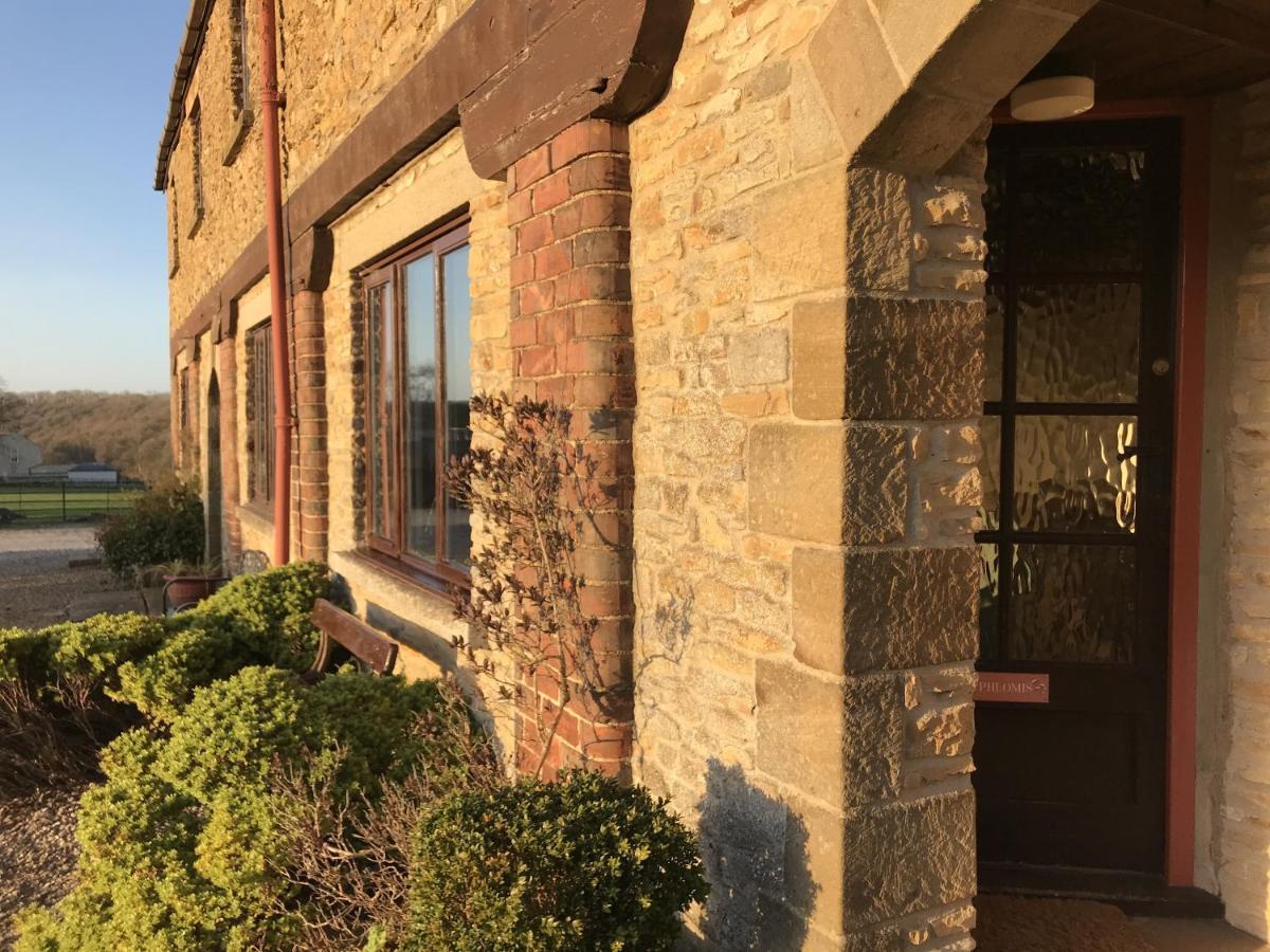 Phlomis Villa York Exterior photo